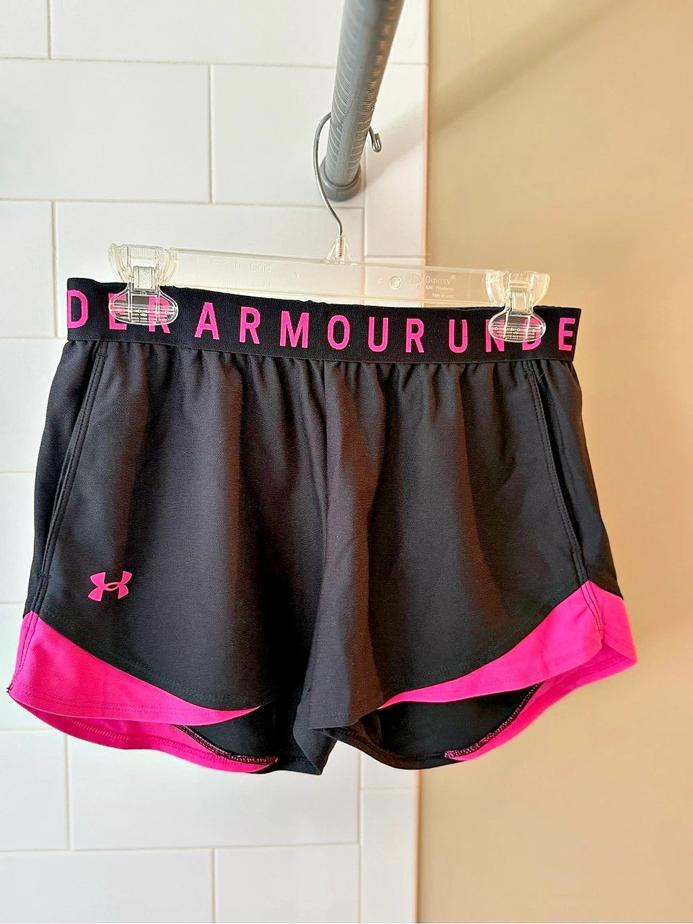 Under Armour Play Up Shorts Women's Athletic Shorts in Black & Pink Size Small